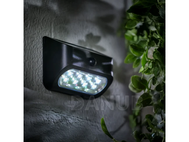 Mozgásérzékelős szolár lámpa - 14 x 6,5 x 10 cm - 8 x SMD LED