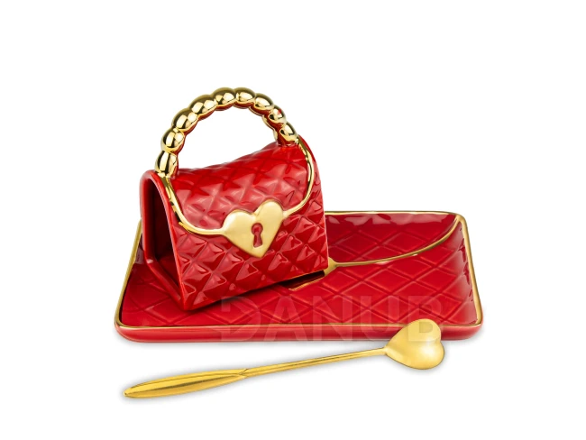 Kézitáska formájú bögre alátéttel és szív alakú kiskanállal